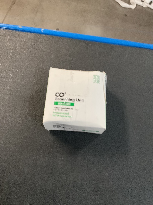 Photo 1 of BestParts 6 Way CO2 Splitter Distributor Valve, Multi Ways CO2 Pass Splitter Regulator CO2 Splitter Valve for Aquarium Fish Tank