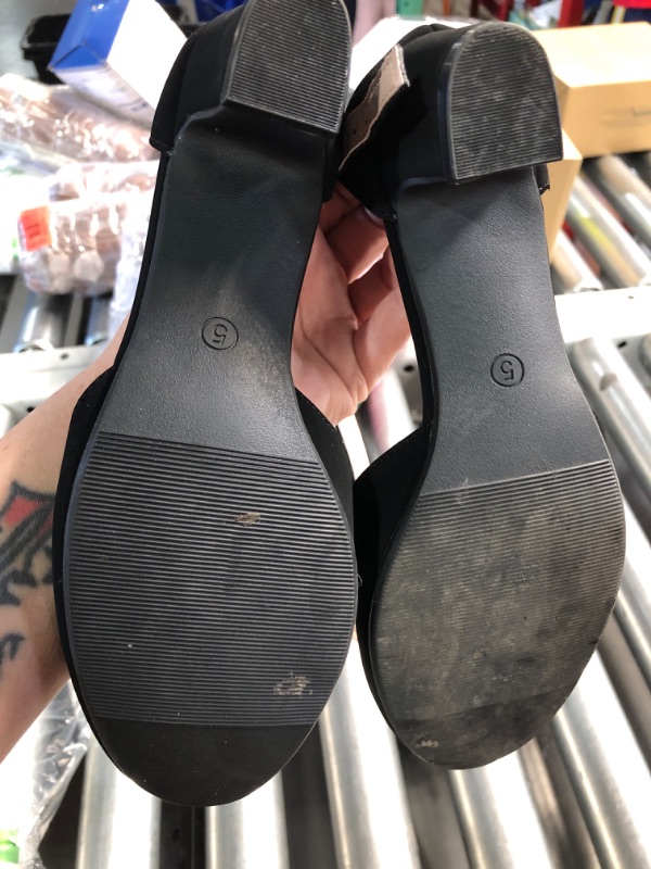 Photo 1 of ***(HEAVILY USED/ SEE NOTES)***
LAURMOSA Black Dress Shoes for Girls Chunky Block Heels for Little Big Kids Princess Flower Girl Shoes for Wedding Party Closed Round Toe Pumps with Ankle Strap(L1012 Black 5)
