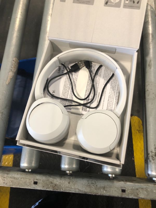 Photo 2 of ***need clean before use item*** Sony WH-CH520 Wireless Headphones Bluetooth On-Ear Headset with Microphone, White