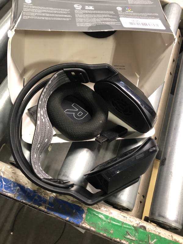 Photo 1 of Logitech G733 Lightspeed Wireless Gaming Headset with Suspension Headband, Lightsync RGB, Blue VO!CE mic technology and PRO-G audio drivers - Black