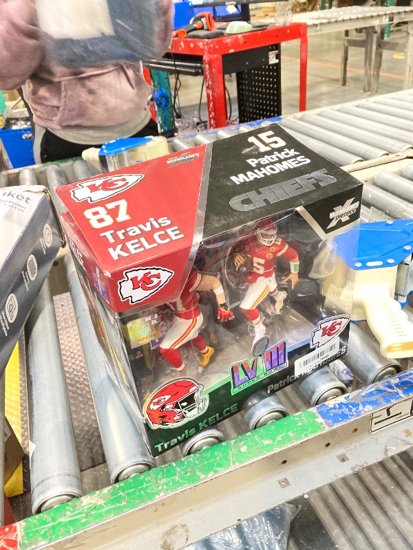 Photo 2 of ***KELCE MISSING A FOOT***
McFarlane Travis Kelce/Patrick Mahomes (Chiefs) NFL 7" Figure 2-Pack