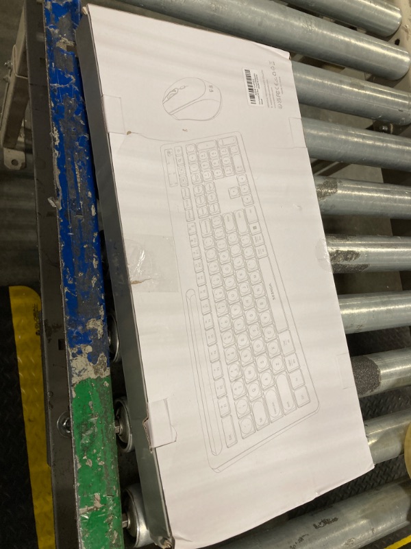 Photo 1 of Wireless Keyboard and Mouse for MacBook, seenda Full-Size White Keyboard with Phone Holder, 2.4G USB A & Type C Receiver, Compatible for Mac, MacBook/Air/Pro Windows Computer/Desktop/Laptop