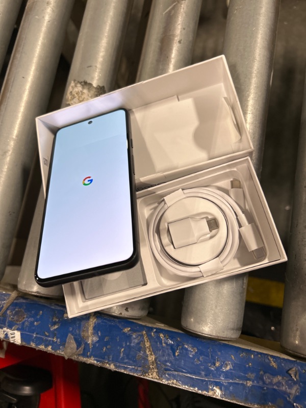 Photo 1 of Google Pixel 8 - Unlocked Android Smartphone with Advanced Pixel Camera, 24-Hour Battery, and Powerful Security - Obsidian - 256 GB