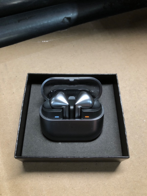 Photo 1 of SAMSUNG Galaxy Buds 3 Pro AI True Wireless Bluetooth Earbuds, Noise Cancelling, Sound Optimization, Real-Time Interpreter, Redesigned Comfort Fit, Silver