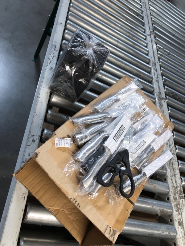 Photo 1 of ***INCOMPLETE - MISSING 2 KNIVES***
Farberware 15-Piece High-Carbon Stamped Stainless Steel Kitchen Knife Set with Wood Block, Steak Knives, Razor-Sharp, Black, Ultra-Sharp Blades, Ergonomic Comfort Grip