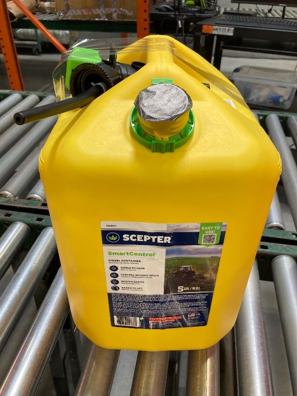 Photo 2 of Scepter FSCD571 SmartControl Diesel Can with Rear Handle - 5 Gallon