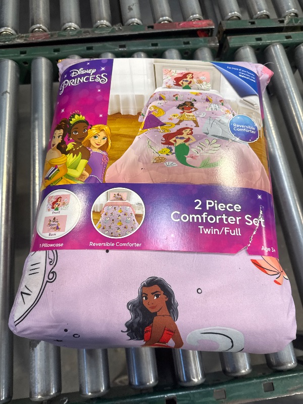 Photo 2 of Disney Princess Kids Comforter Set 2-Piece Twin/Full Reversible
