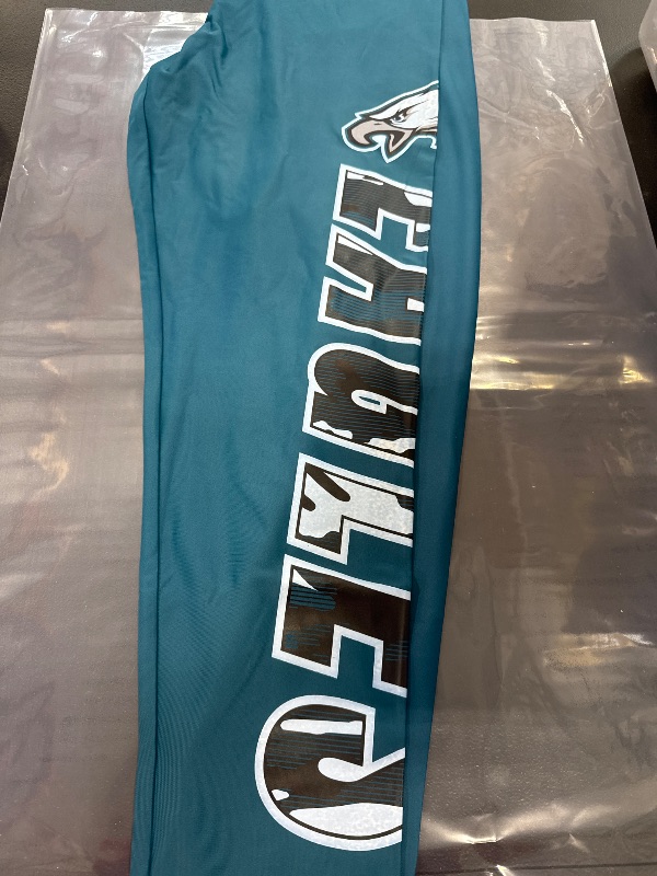 Photo 1 of Zubaz NFL Women's Basic  Legging, Philadelphia Eagles, Medium 
