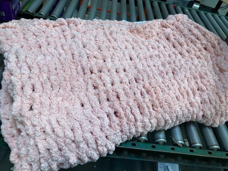 Photo 2 of L'AGRATY Chunky Knit Blanket Throw: 80''x90'' Chenille Chunky Knitted Throw Blanket for Bed Couch - Handmade Thick Big Cable Knit Blanket - Large Chunky Crochet Rope Blanket for Home Decor(Pink)