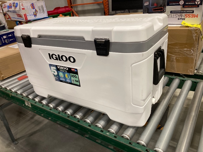 Photo 4 of Igloo Latitude 100qt Marine Cooler