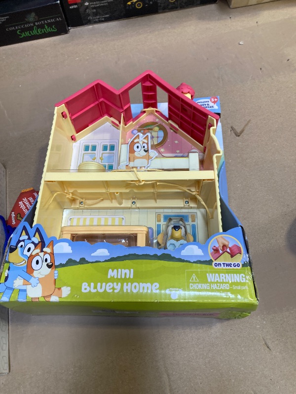 Photo 2 of Bluey Mini Home Playset | Compact House Playset with Carry Handle | Three Different Rooms | Kitchen, Bedroom and Bathroom | Includes Figure with 5 Play Pieces