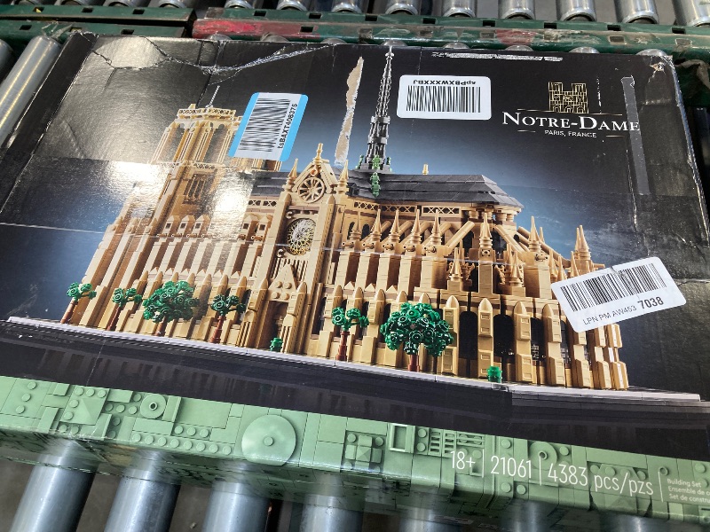 Photo 2 of Architecture Notre-Dame de Paris Replica Build and Display Set 21061 