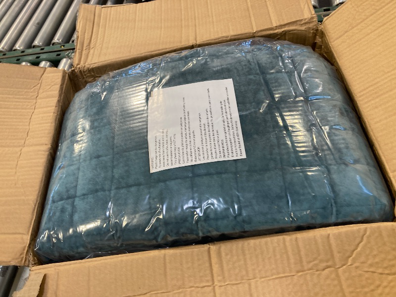 Photo 2 of RECYCO Luxury Velvet Quilt Set King Size, Lightweight Velvet Comforter Set, Oversized Bedspread Coverlet Quilted Bedding Set, with 2 Matching Pillow Shams, for All Season, Teal