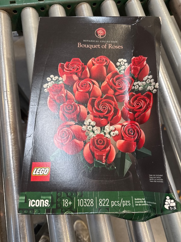 Photo 2 of LEGO Bouquet of Roses, 2-pack