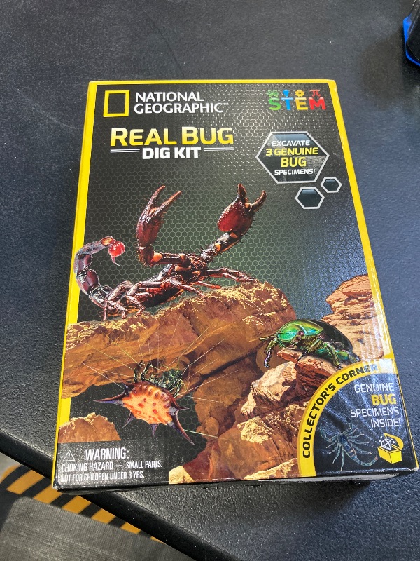 Photo 2 of National Geographic NGBUG Real Bug Dig Kit