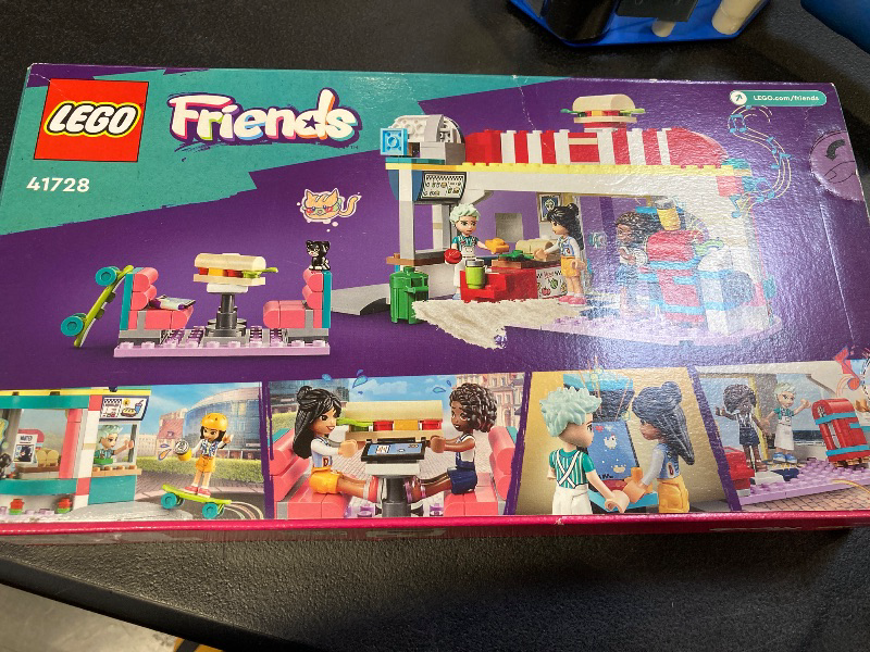 Photo 2 of LEGO Friends Heartlake Downtown Diner Restaurant Set 41728