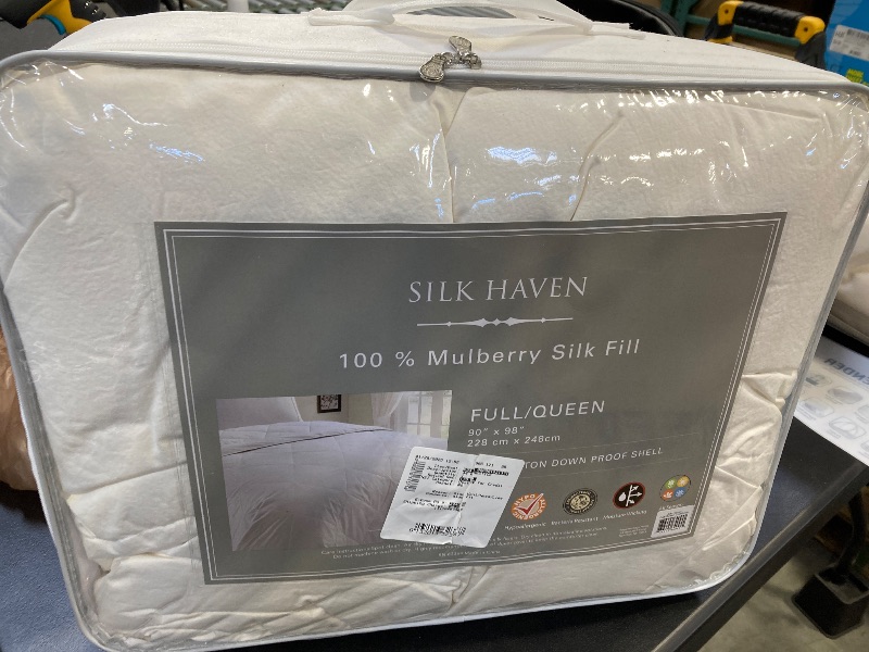 Photo 2 of Veratex White Silk Haven Hypoallergenic Comforter FULL/QUEEN 
