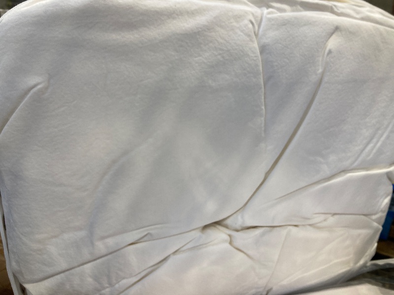 Photo 3 of Veratex White Silk Haven Hypoallergenic Comforter FULL/QUEEN 
