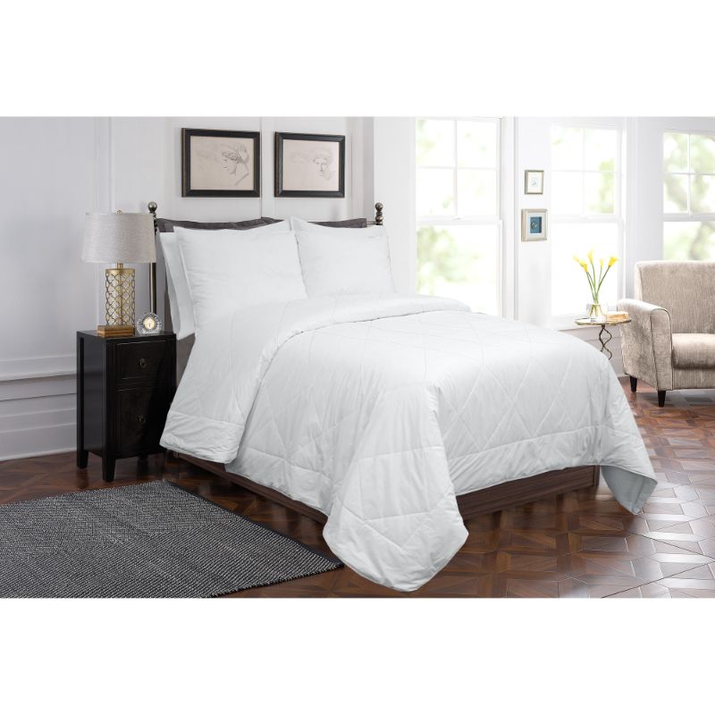 Photo 1 of Veratex White Silk Haven Hypoallergenic Comforter FULL/QUEEN 
