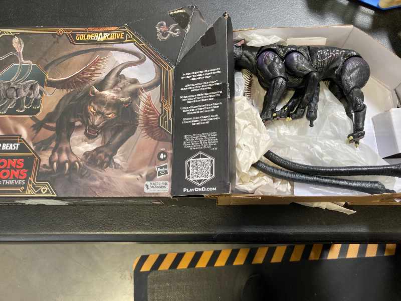 Photo 2 of DUNGEONS & DRAGONS Honor Among Thieves Movie Golden Archive Displacer Beast Collectible Figure, 6-Inch Scale D&D Action Figures