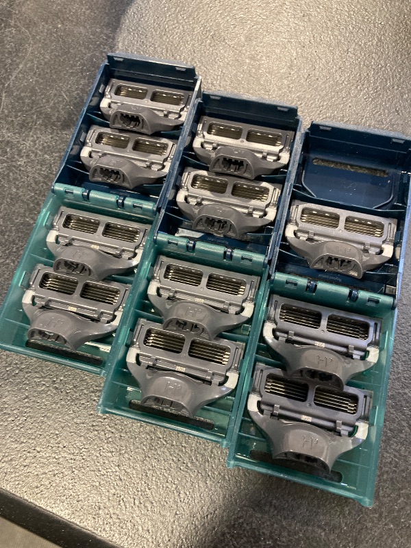 Photo 1 of Harry's Chrome edition 11 Cartridges