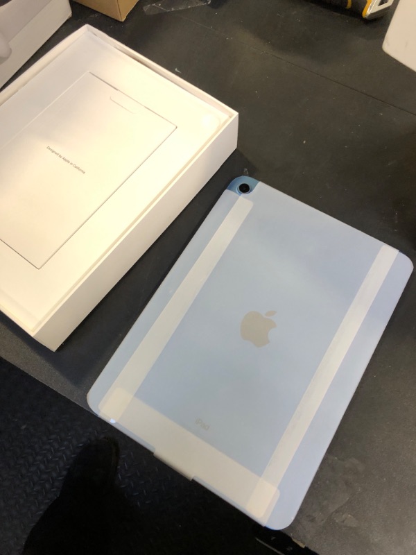 Photo 4 of Apple iPad (10th Generation): with A14 Bionic chip, 10.9-inch Liquid Retina Display, 64GB, Wi-Fi 6, 12MP front/12MP Back Camera, Touch ID, All-Day Battery Life – Blue (BOX IS DAMAGED BUT ITEM IS NEW, SEALED)