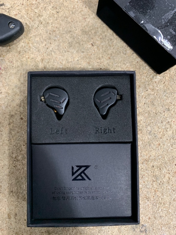 Photo 1 of ***SEE NOTES***KZ Zax in Ear Headphones 7BA+1DD Hybrid 16 Drivers HiFi Noise Cancelling in Ear Monitor, Zin Alloy Shell Metal Wired Earphone with 3.5mm Jack Detachable 2 Pin 0.75mm Cable (No mic, Black)
