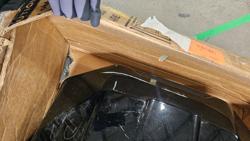 Photo 1 of ***CRACKED***Thule Motion 3 XL COVER 