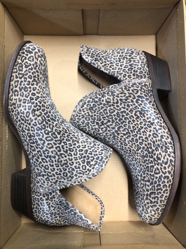 Photo 1 of (SIZE 9) (BAGGED) Lucky Brand womens Baley Ankle Boot, Eyelash, 9 US
