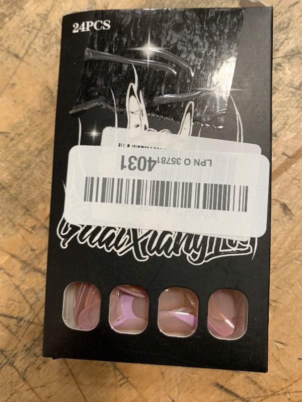 Photo 1 of 24Pcs Short Press on Nails Almond Fake Nails French Tip Press Ons Colorful Daisy Flowers Acrylic Nails Nude Pink Full Cover Glue on Nails Oval Floral False Nails for Women Girls DIY Manicure Tips