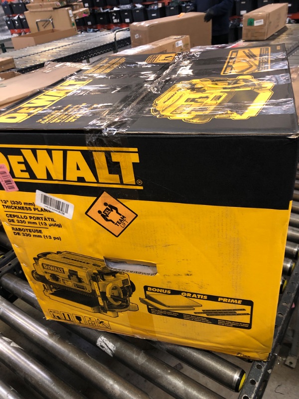 Photo 6 of DEWALT Thickness Planer, Two Speed, 13-inch, 15 Amp, 20,000 RPM Motor (DW735X)