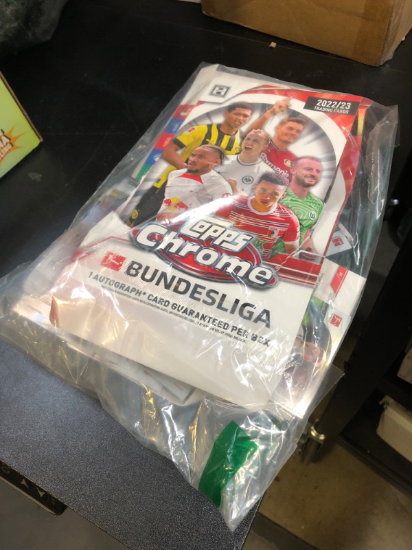 Photo 2 of 2022/23 Topps Chrome Bundesliga Futbol Soccer Trading Cards Hobby Box