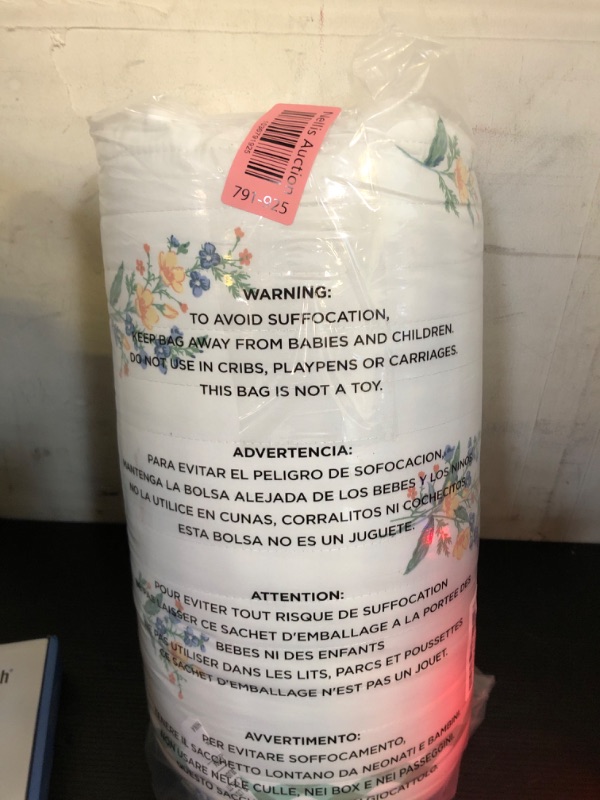 Photo 1 of Bedsure Floral Quilt Set King- Reversible Botanical Spring Flower Quilt Bedding Set, 3 Pieces Microfiber Lightweight Bedspread, Coverlet Set with 2 Pillow Shams for All Seasons (106"x96") 