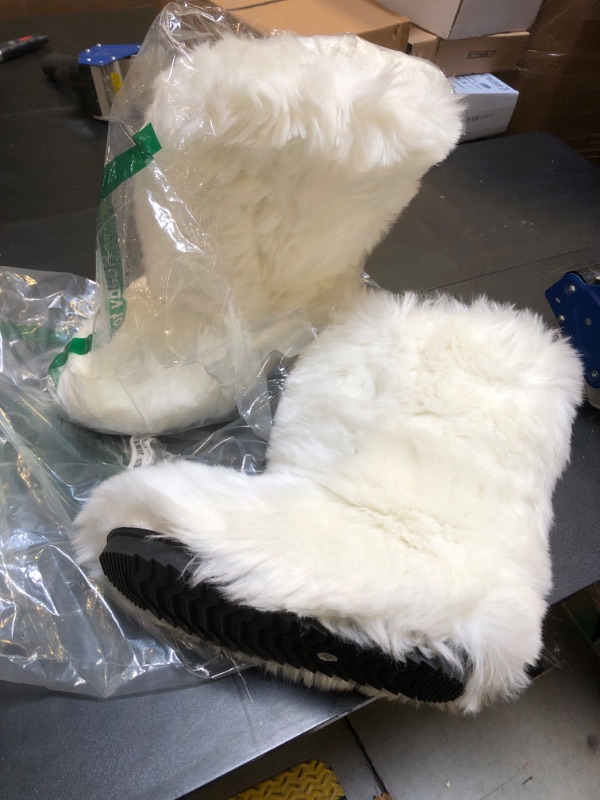 Photo 1 of WOMENS BOOTS FUZZY WHITE SIZE 10