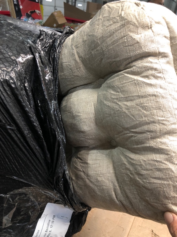 Photo 1 of ***(HEAVILY USED)***
***(STOCK PHOTO FOR REFERENCE ONLY/ COLOR AND SHAPE VARY/ COLOR: LIGHT BROWN)***
IASEAHK Chair Cushions, Foam Dining Chair Cushions, Tufted Indoor Chair Pads, Set of 4, Beige, 16.5” x 16.5” x 3.5”, Set of 6