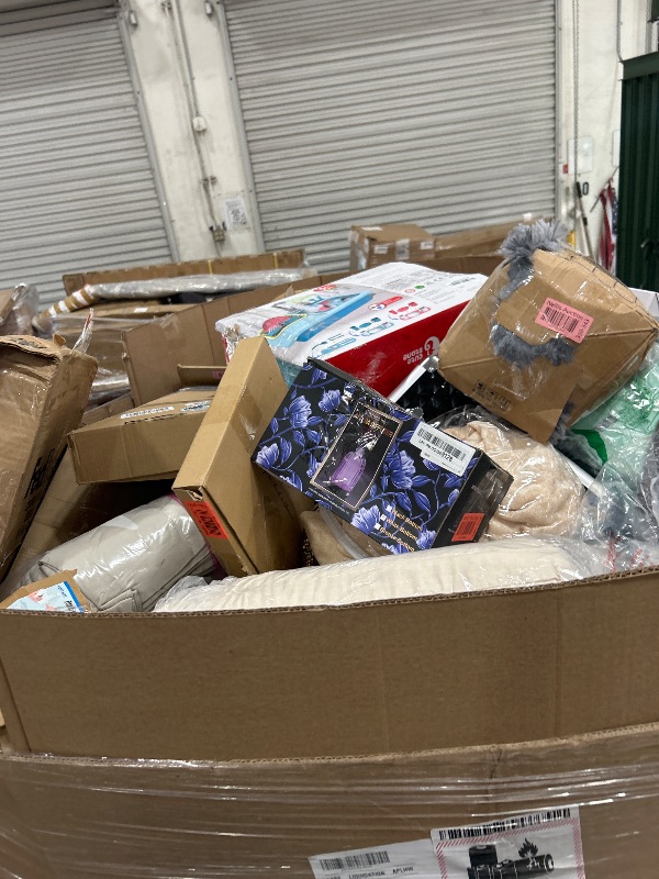 Photo 1 of *** NON REFUNDABLE ***NELLIS AUCTION TRASH/NO SALE PALLET 