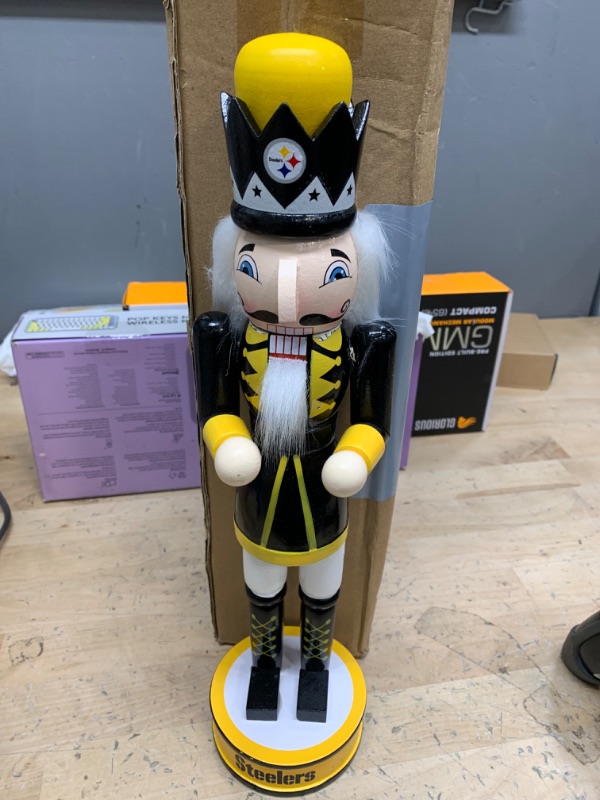 Photo 1 of ***SEE NOTES***foco NFL Team Logo Collectible Holiday 14" Nutcracker
