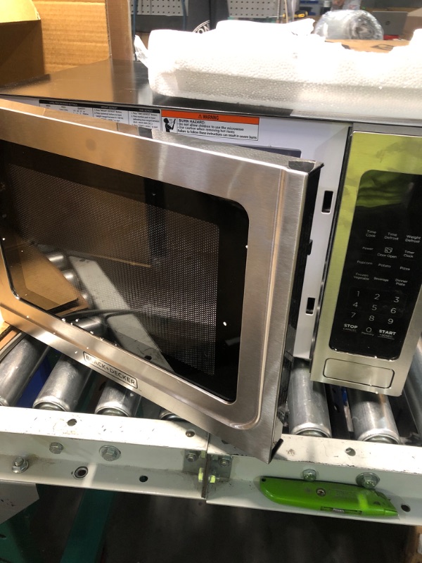 Photo 1 of (used)(see images) BLACK+DECKER EM036AB14 Digital Microwave Oven with Turntable Push-Button Door