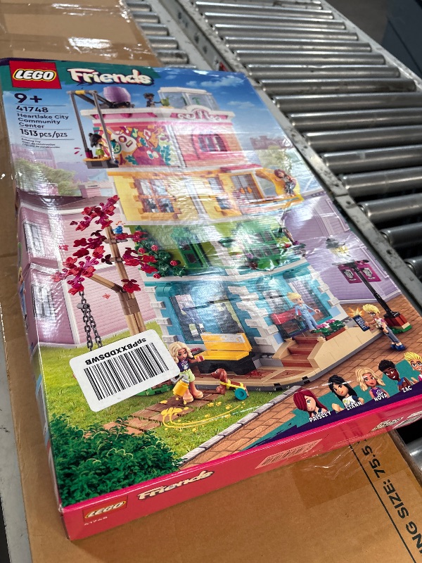 Photo 4 of ****BAG 8 MISSING***LEGO Friends Heartlake City Community Center Art and Music Toy 41748