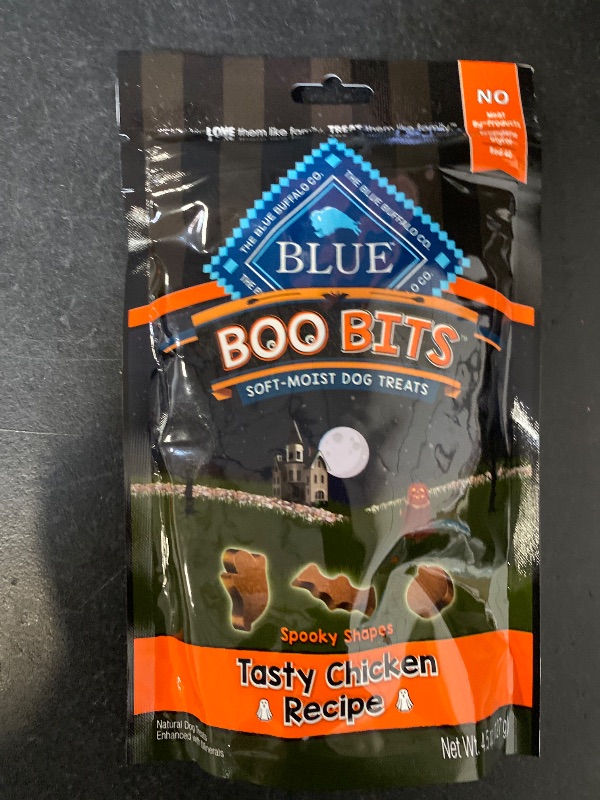 Photo 1 of Blue Buffalo Boo Bits Tasty Chicken Recipe Soft & Chewy Halloween Dog Treats, 4.5 oz.