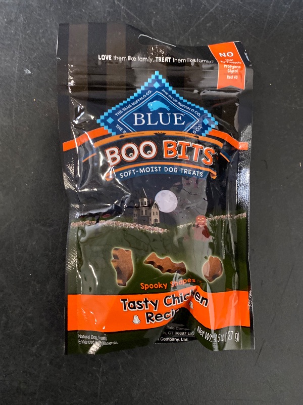 Photo 1 of Blue Buffalo Boo Bits Tasty Chicken Recipe Soft & Chewy Halloween Dog Treats, 4.5 oz.