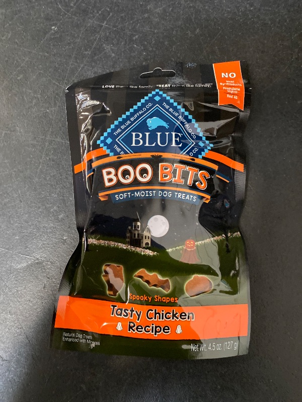 Photo 1 of Blue Buffalo Boo Bits Tasty Chicken Recipe Soft & Chewy Halloween Dog Treats, 4.5 oz.