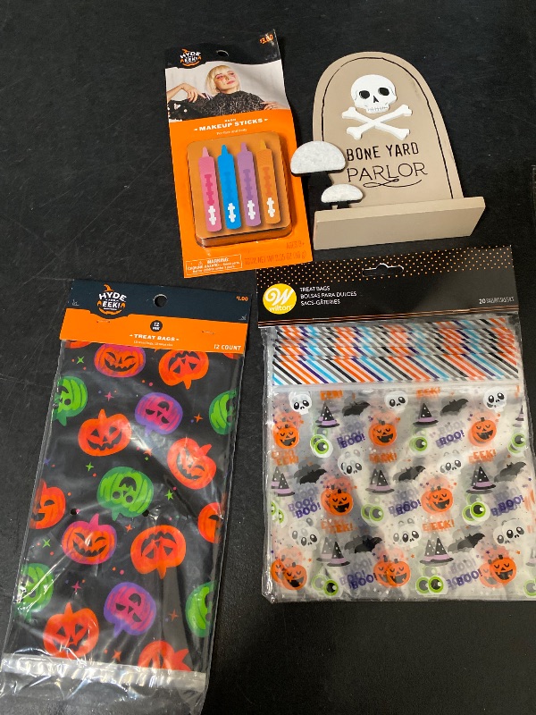 Photo 1 of 4 Item Party Supplies & Seasonal Bundle