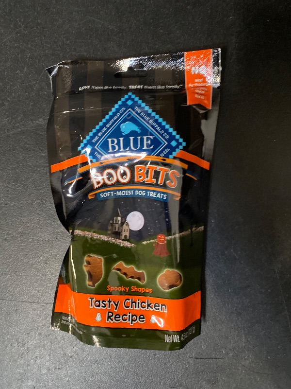 Photo 1 of Blue Buffalo Boo Bits Tasty Chicken Recipe Soft & Chewy Halloween Dog Treats, 4.5-oz bag