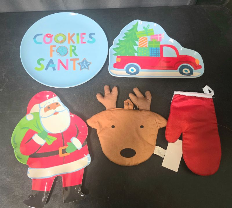Photo 1 of 5pc Holiday Set - 3 Plates, 1 Oven Mitt, 1 Pot Holder 