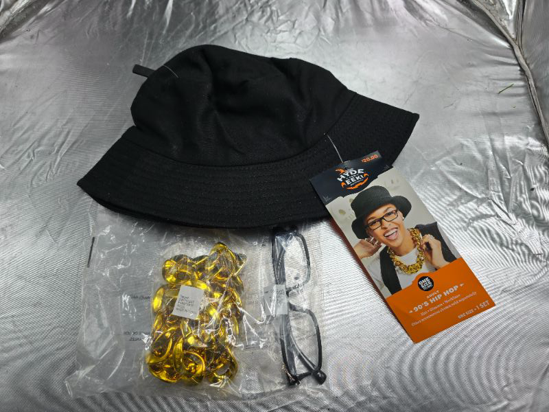 Photo 1 of Hyde And Eek 90's Hip Hop Hat & Accessories 