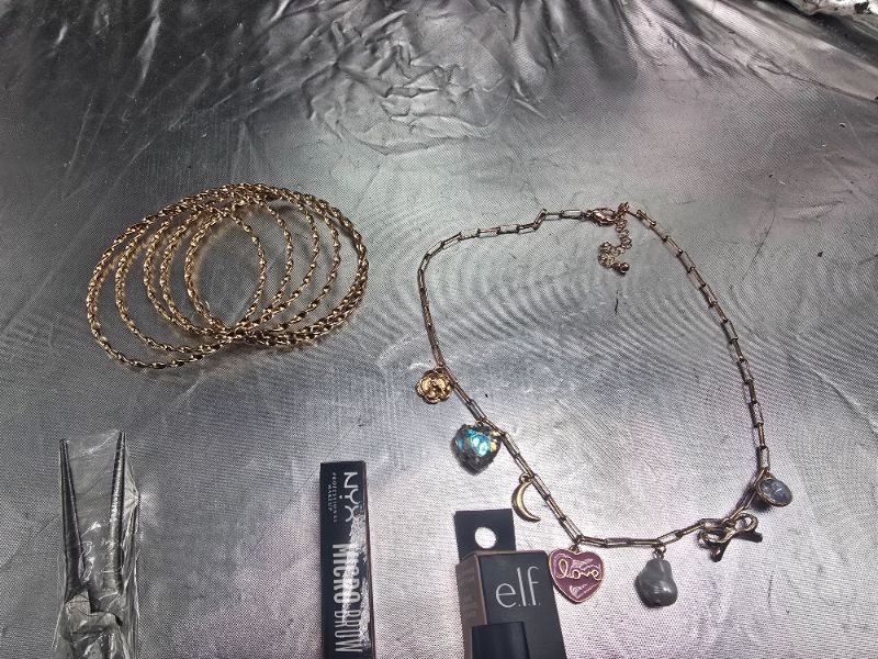 Photo 1 of 5 pc Miscellaneous Items 