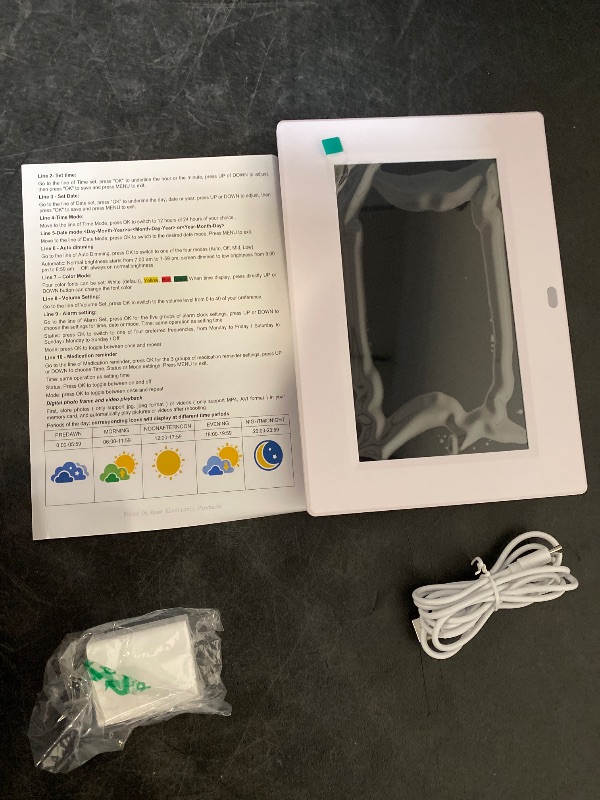 Photo 1 of Digital Photo Frame, 1024×600 (4:3) High-Resolution Electronic Photo Frame, 7 Inches, Human Body Sensing Function, Multi-Function Picture/Video Player