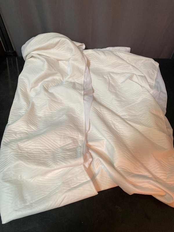 Photo 1 of (Q) Waterproof Mattress Protector - 100% Waterproof, Ultra Soft & Cooling with 16 Deep Pockets, Noiseless Protection from Stains & Spills (Queen)