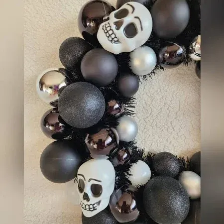 Photo 1 of New Target 16in Halloween Wreath with Skulls